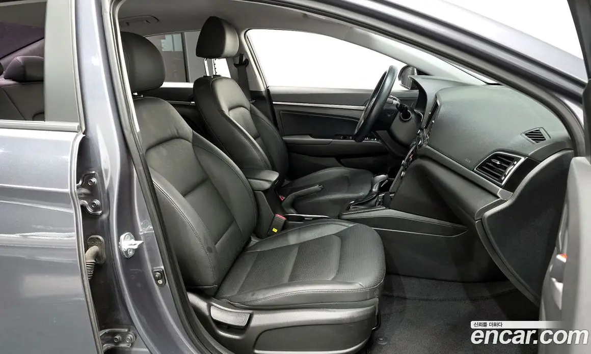 Hyundai Avante 2018 1.6 автомат (гидро), фото 11