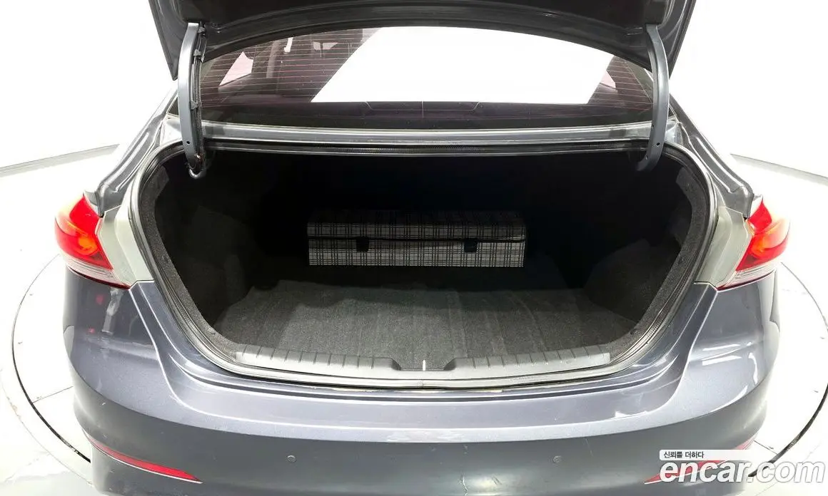 Hyundai Avante 2018 1.6 автомат (гидро), фото 20