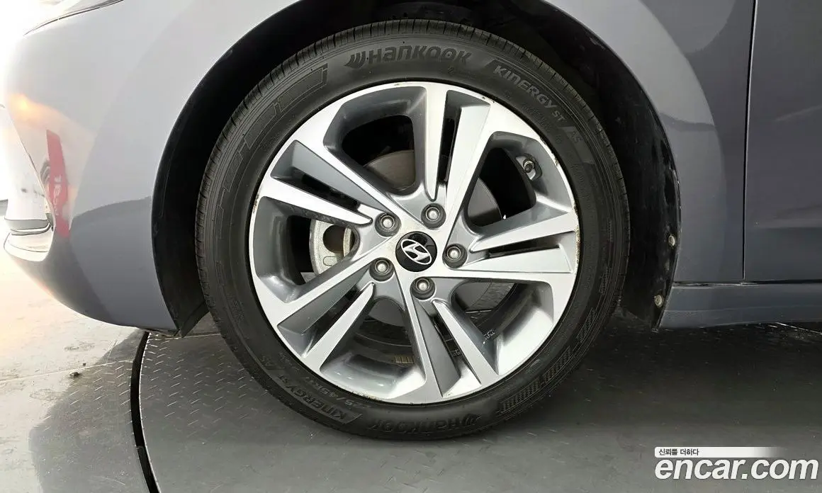 Hyundai Avante 2018 1.6 автомат (гидро), фото 5