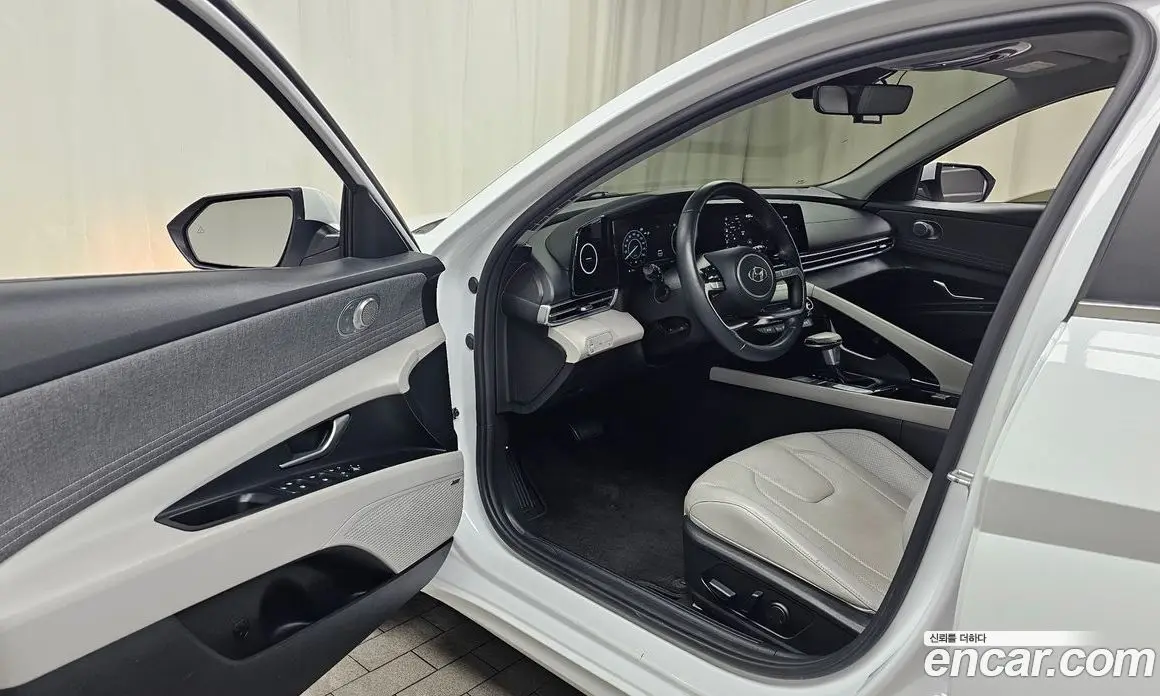 Hyundai Avante 2021 1.6 автомат (гидро), фото 12