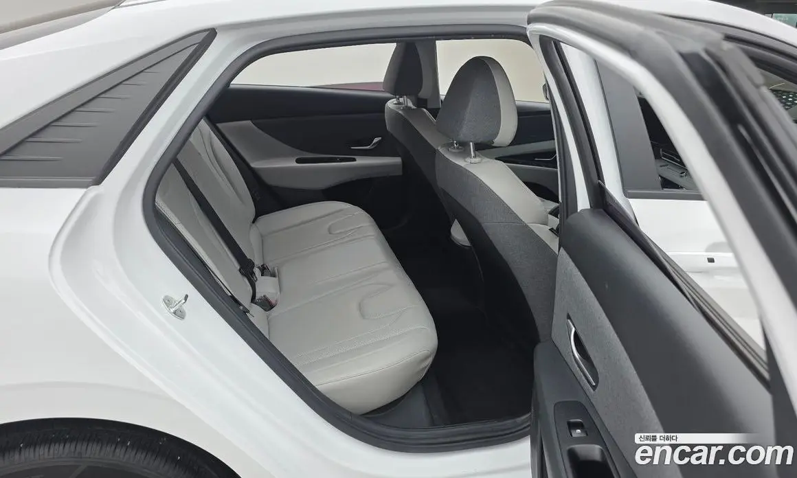 Hyundai Avante 2021 1.6 автомат (гидро), фото 12