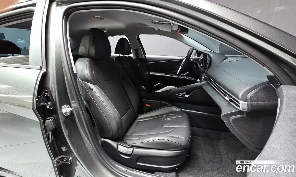 Hyundai Avante 2022 1.6 автомат (гидро), фото 16