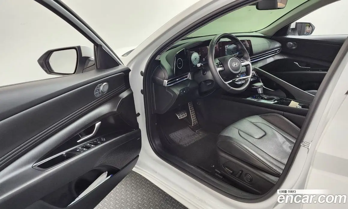 Hyundai Avante 2023 1.6 автомат (гидро), фото 13