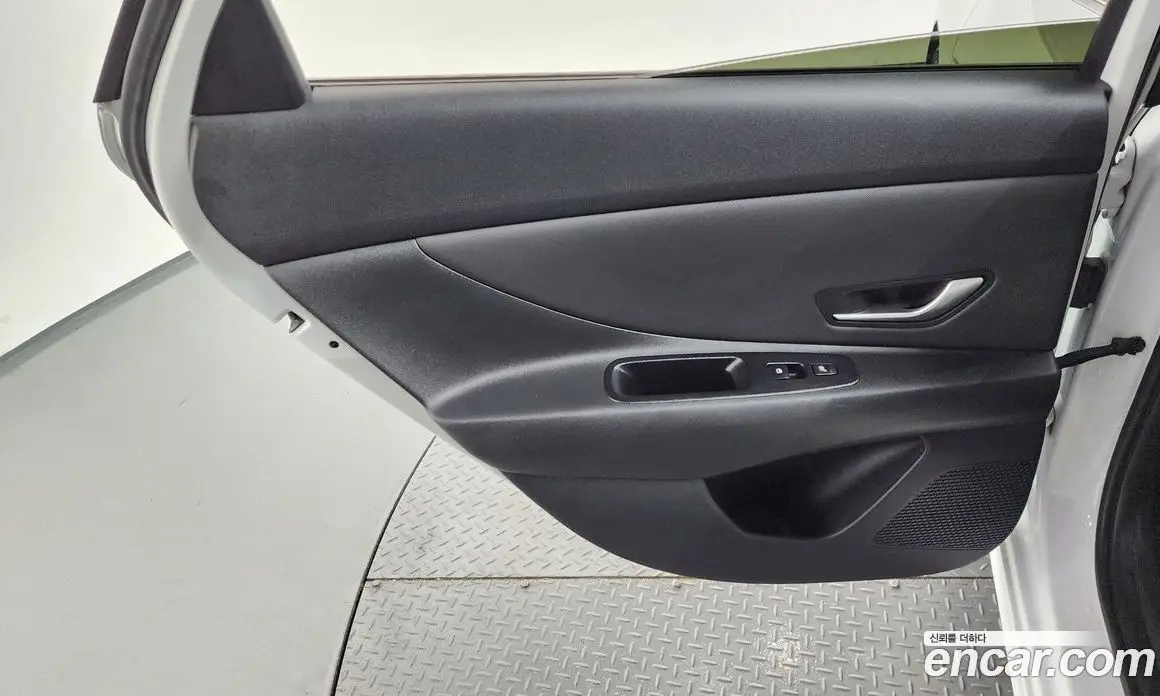 Hyundai Avante 2023 1.6 автомат (гидро), фото 15