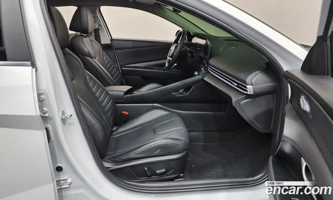 Hyundai Avante 2023 1.6 автомат (гидро), фото 16