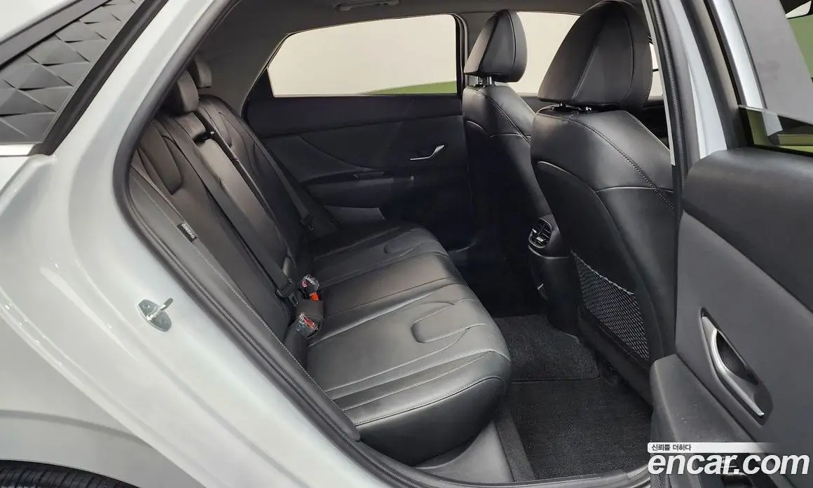 Hyundai Avante 2023 1.6 автомат (гидро), фото 17