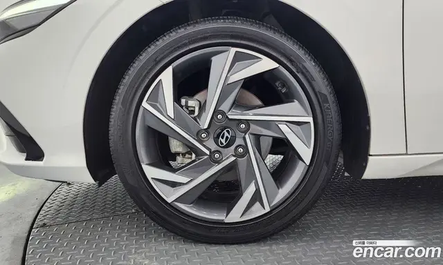 Hyundai Avante 2023 1.6 автомат (гидро), миниатюра 5
