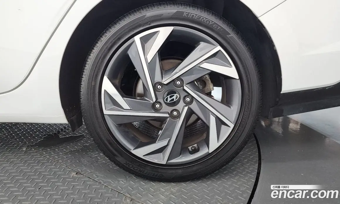 Hyundai Avante 2023 1.6 автомат (гидро), фото 7