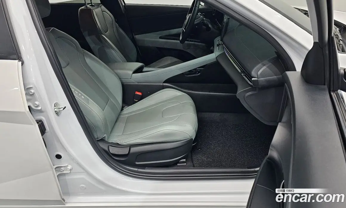 Hyundai Avante 2023 1.6 автомат (гидро), фото 12