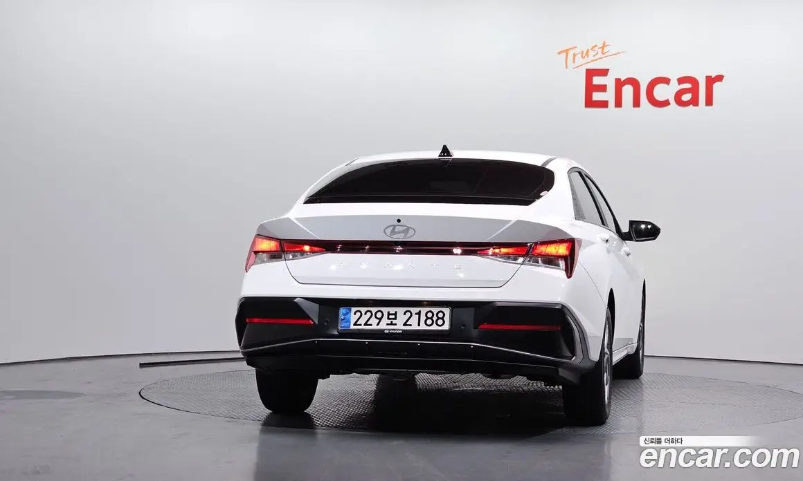 Hyundai Avante 2023 1.6 автомат (гидро), фото 4