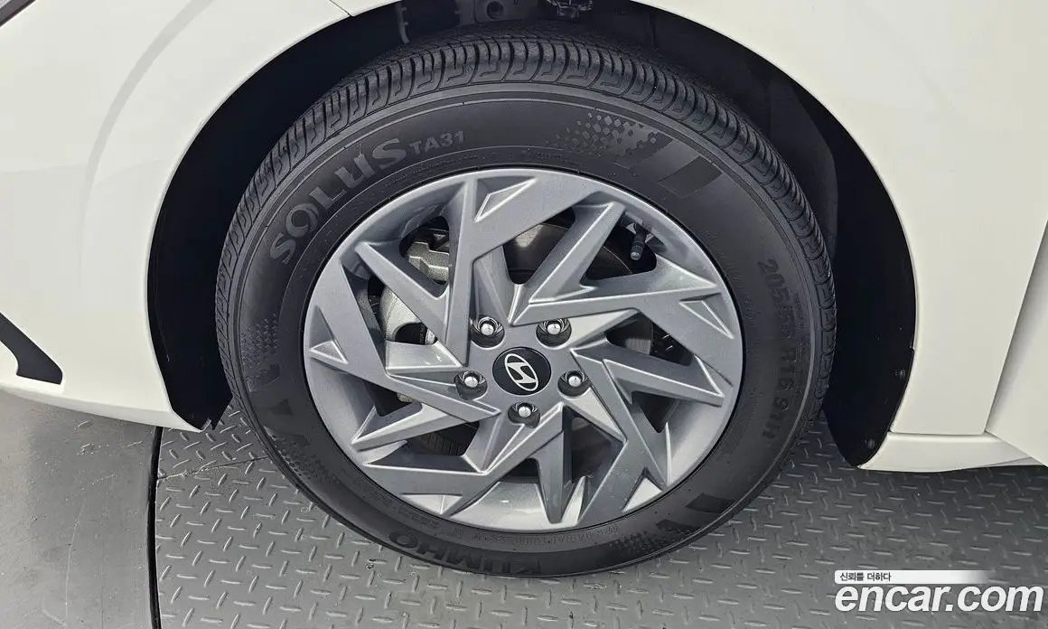 Hyundai Avante 2023 1.6 автомат (гидро), фото 5