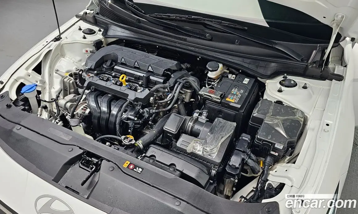 Hyundai Avante 2023 1.6 автомат (гидро), фото 6