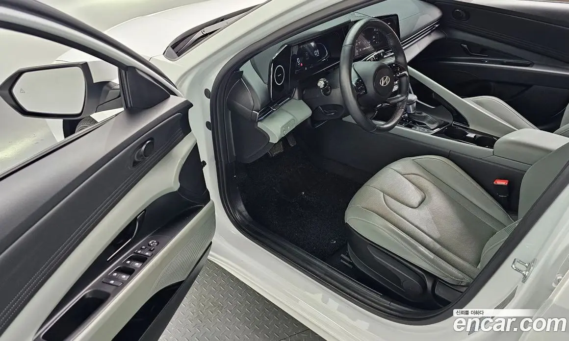 Hyundai Avante 2023 1.6 автомат (гидро), фото 10