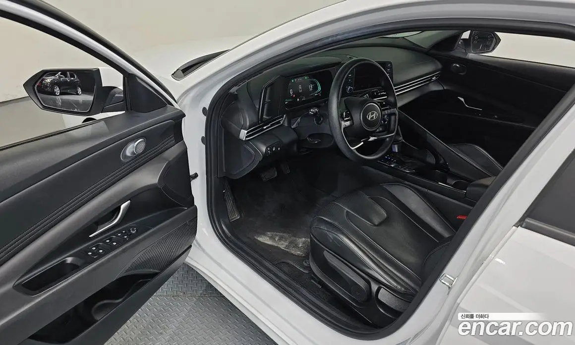 Hyundai Avante 2023 1.6 автомат (гидро), фото 13