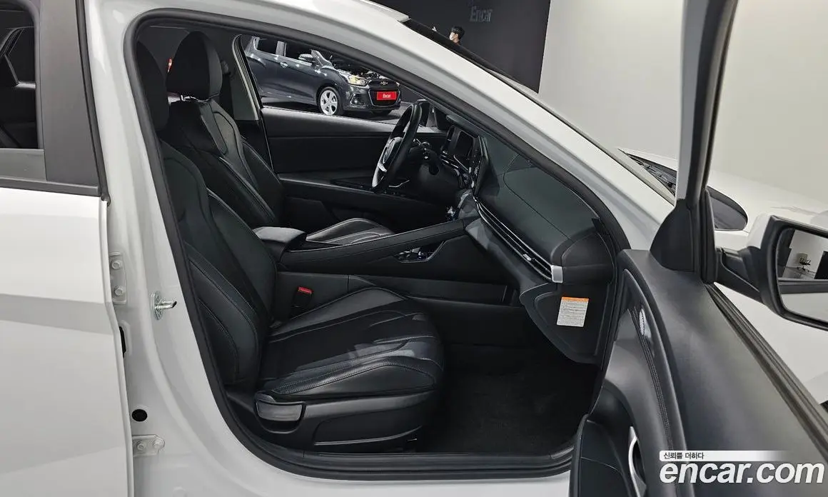 Hyundai Avante 2023 1.6 автомат (гидро), фото 16