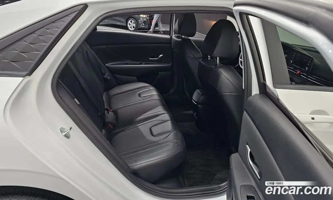 Hyundai Avante 2023 1.6 автомат (гидро), фото 17