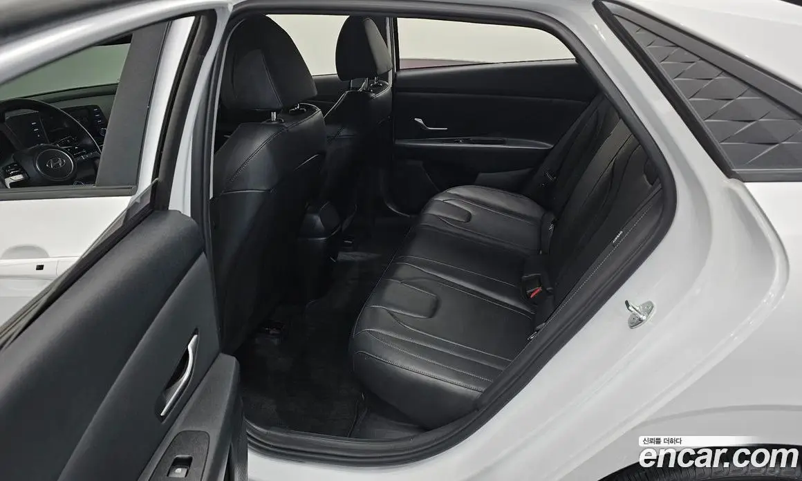 Hyundai Avante 2023 1.6 автомат (гидро), фото 18