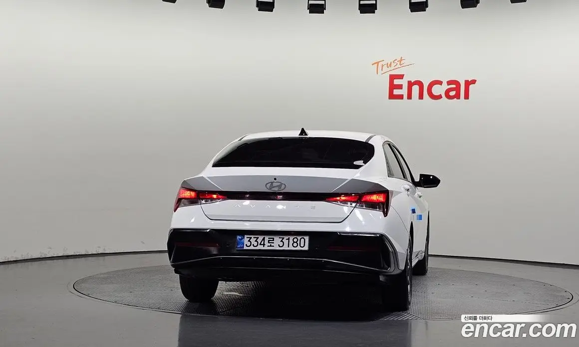 Hyundai Avante 2023 1.6 автомат (гидро), фото 4