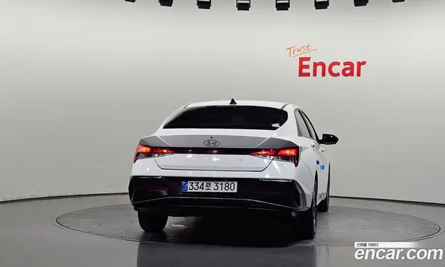 Hyundai Avante 2023 1.6 автомат (гидро), миниатюра 4