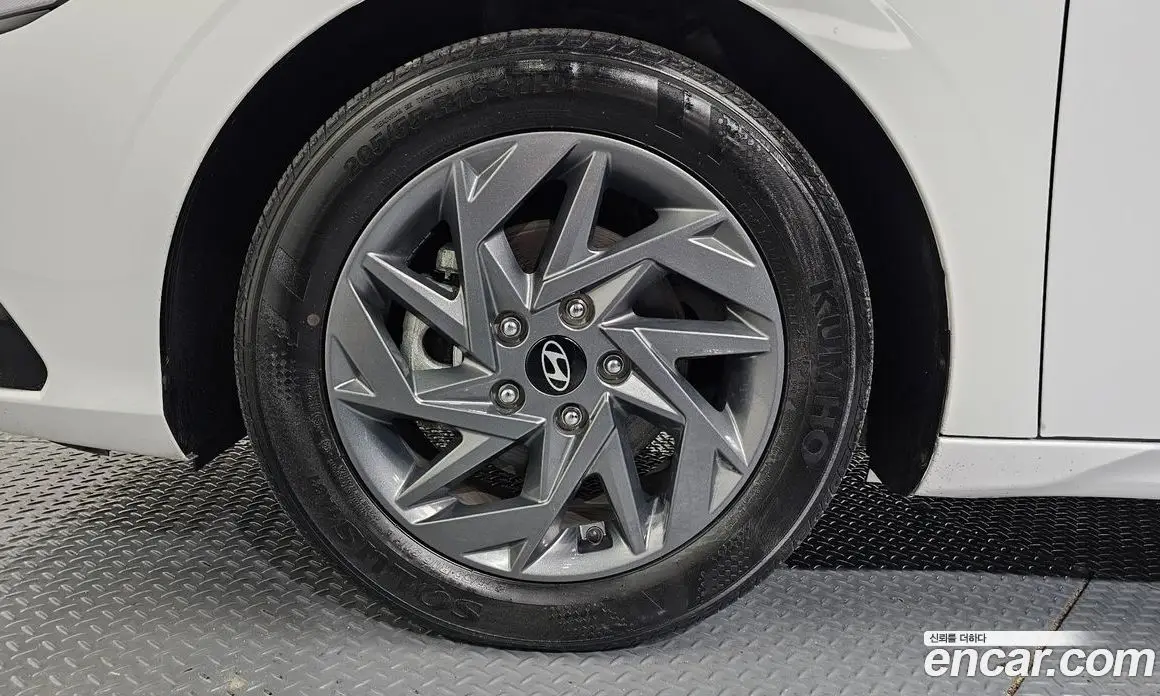 Hyundai Avante 2023 1.6 автомат (гидро), фото 5