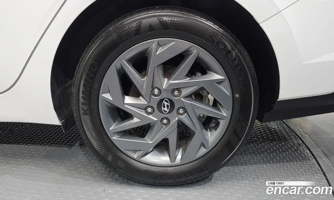 Hyundai Avante 2023 1.6 автомат (гидро), фото 7