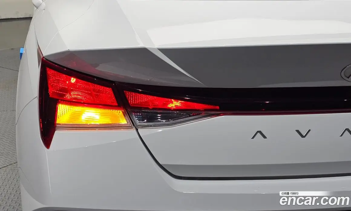Hyundai Avante 2023 1.6 автомат (гидро), фото 9