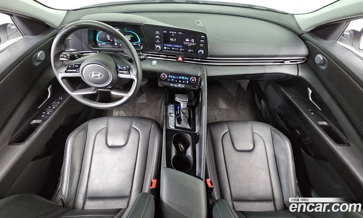 Hyundai Avante 2023 1.6 автомат (гидро), фото 10