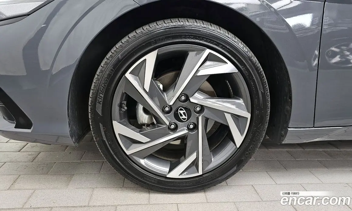 Hyundai Avante 2024 1.6 автомат (гидро), фото 5