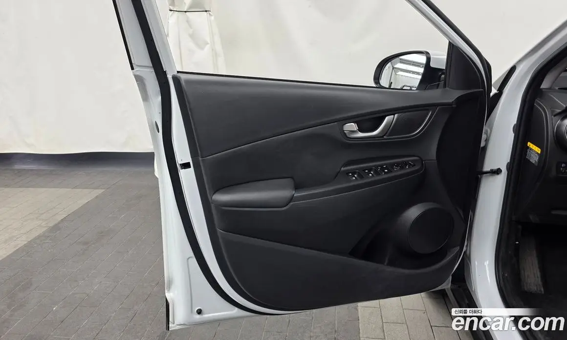 Hyundai Kona 2019 1.6 автомат (гидро), фото 14