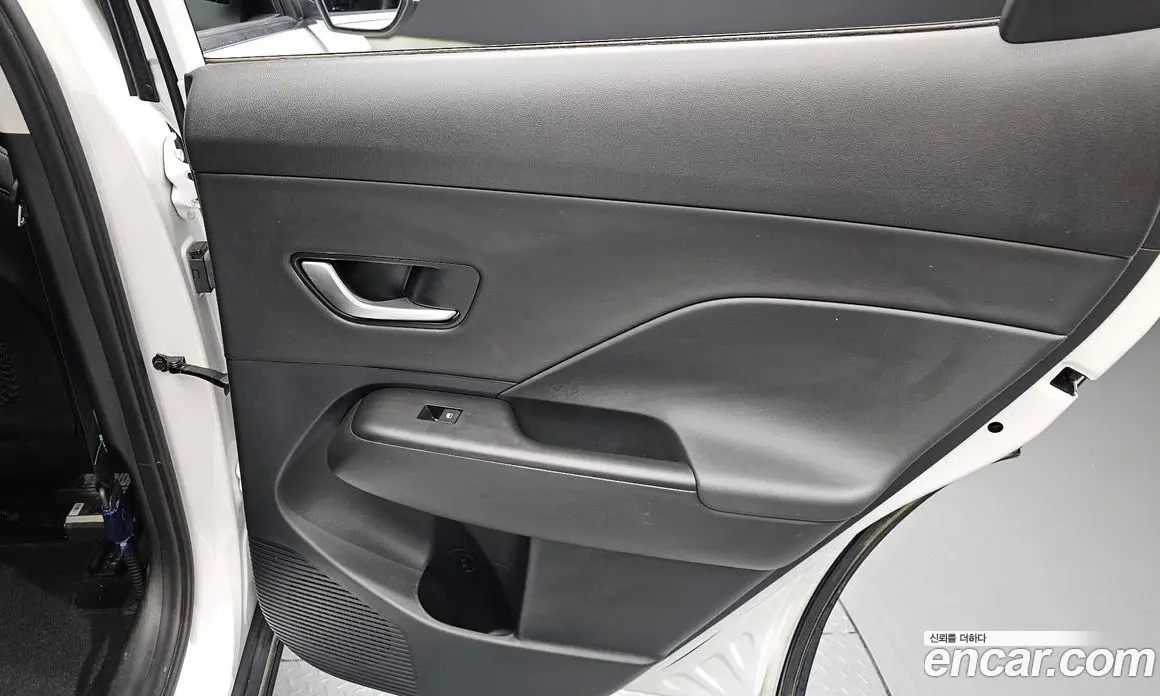 Hyundai Kona 2023 1.6 автомат (гидро), фото 15