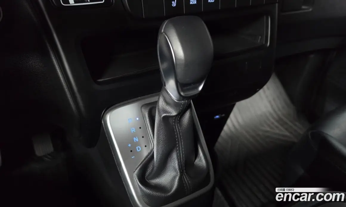 Hyundai Staria 2023 2.2 автомат (гидро), фото 12
