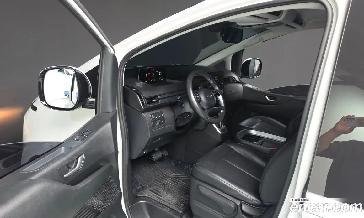 Hyundai Staria 2023 2.2 автомат (гидро), фото 13