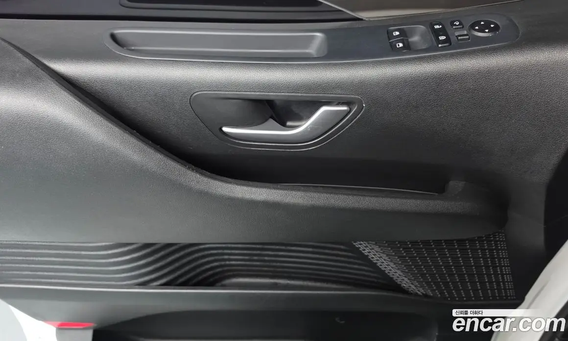 Hyundai Staria 2023 2.2 автомат (гидро), фото 14