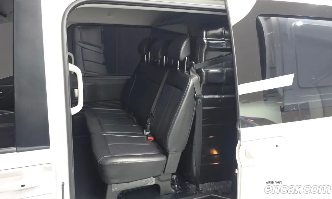 Hyundai Staria 2023 2.2 автомат (гидро), фото 16