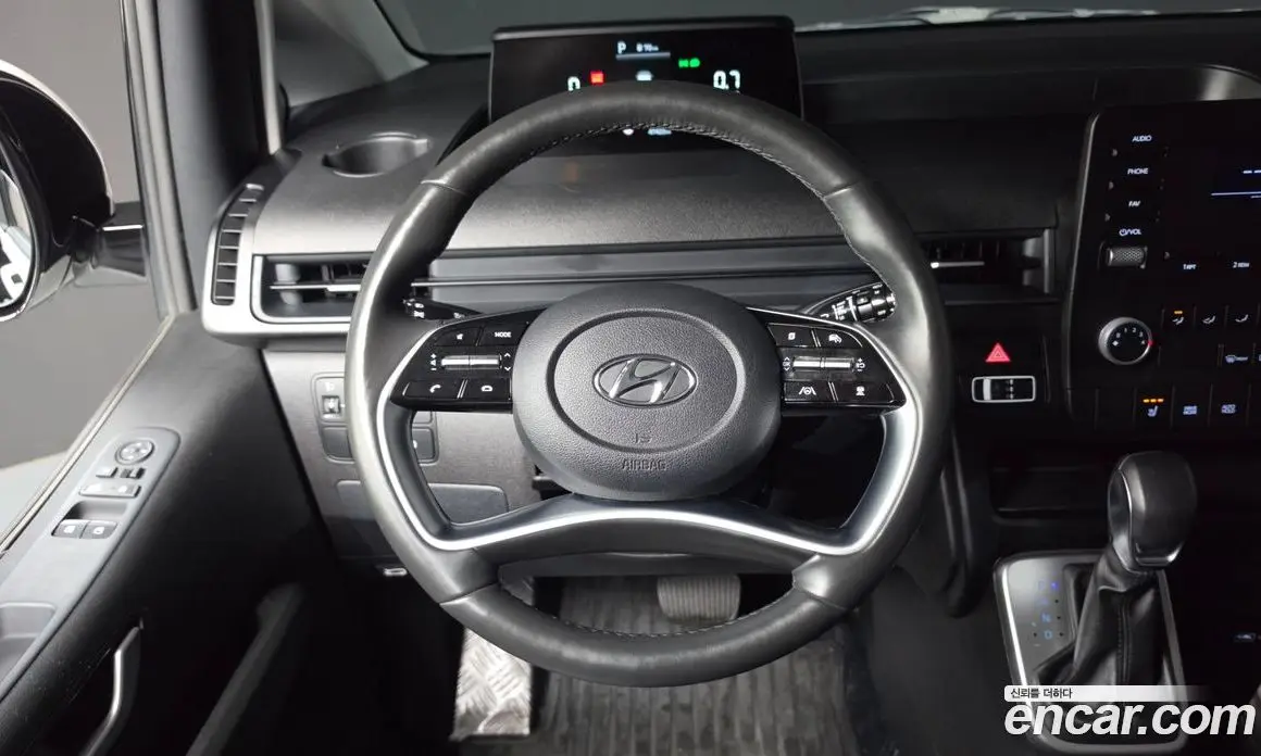 Hyundai Staria 2023 2.2 автомат (гидро), фото 18