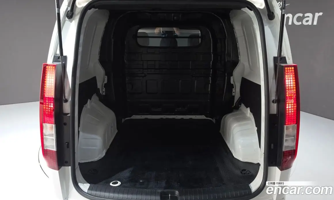 Hyundai Staria 2023 2.2 автомат (гидро), фото 29