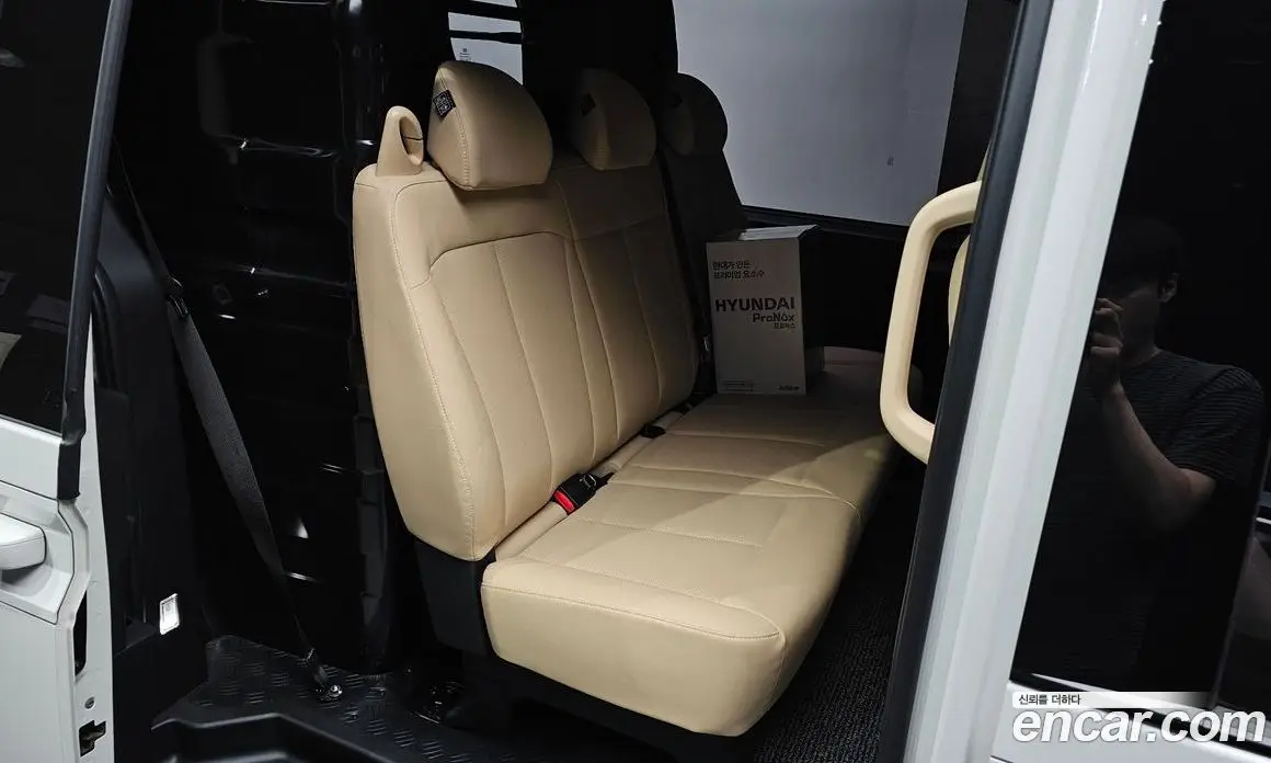 Hyundai Staria 2025 2.2 автомат (гидро), фото 12