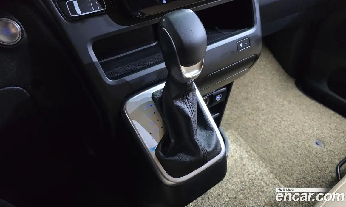 Hyundai Staria 2025 2.2 автомат (гидро), фото 12