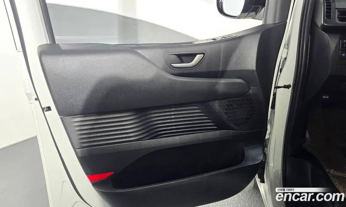 Hyundai Staria 2025 2.2 автомат (гидро), фото 14