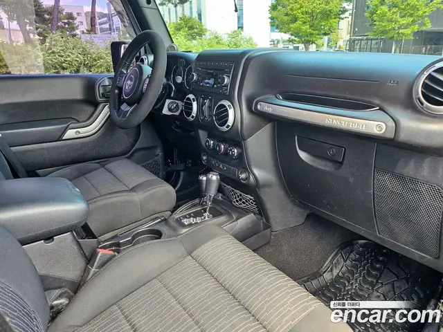 Jeep Wrangler 2011 2.8 автомат (гидро), миниатюра 12