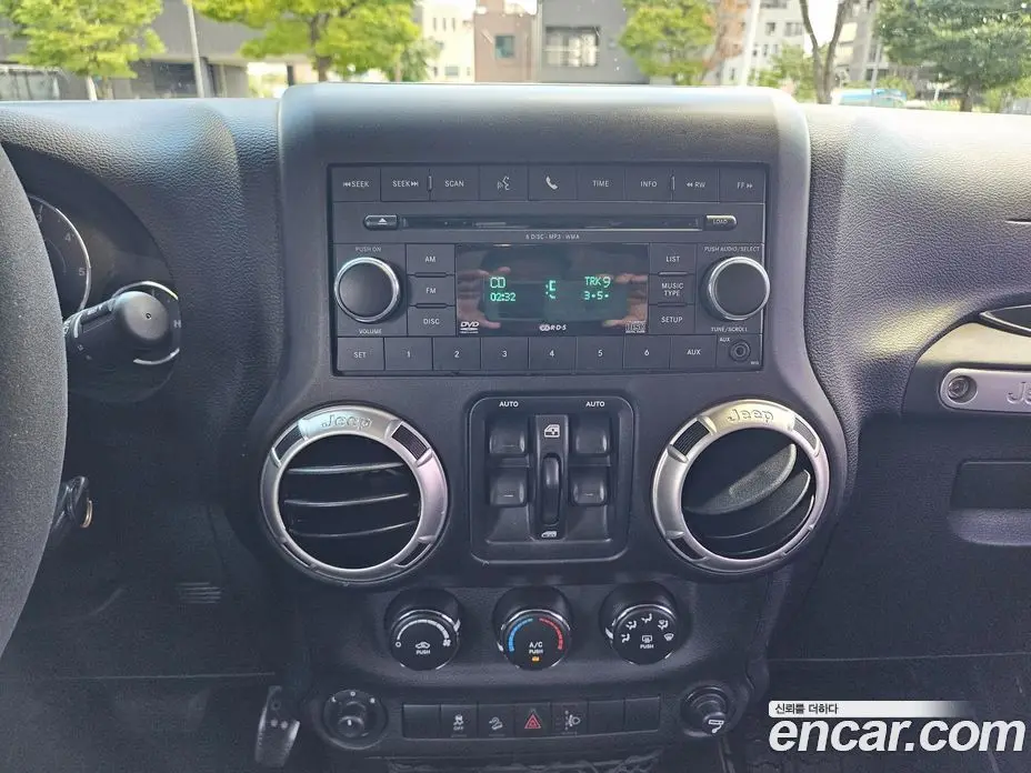 Jeep Wrangler 2011 2.8 автомат (гидро), фото 14