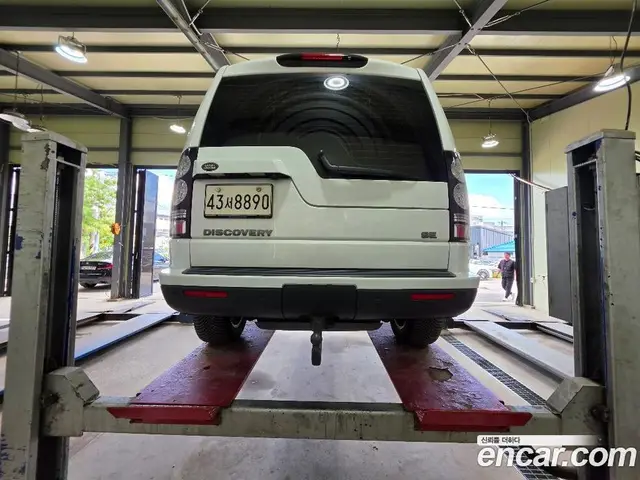 Land Rover Discovery 2015 3.0 автомат (гидро), миниатюра 2