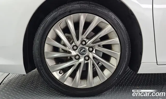Lexus ES 2019 2.5 автомат (гидро), миниатюра 5