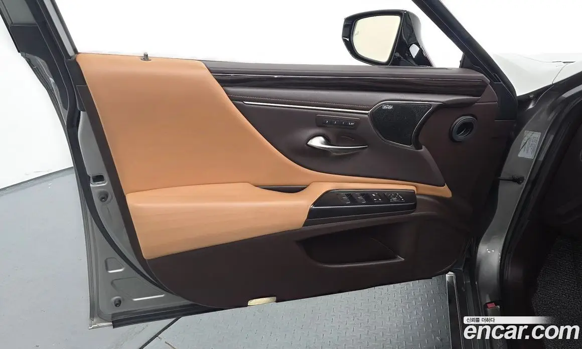 Lexus ES 2021 2.5 автомат (гидро), фото 13