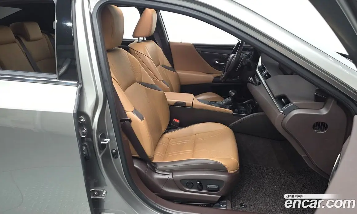 Lexus ES 2021 2.5 автомат (гидро), фото 15