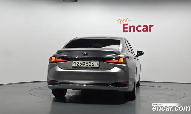 Lexus ES 2021 2.5 автомат (гидро), миниатюра 3