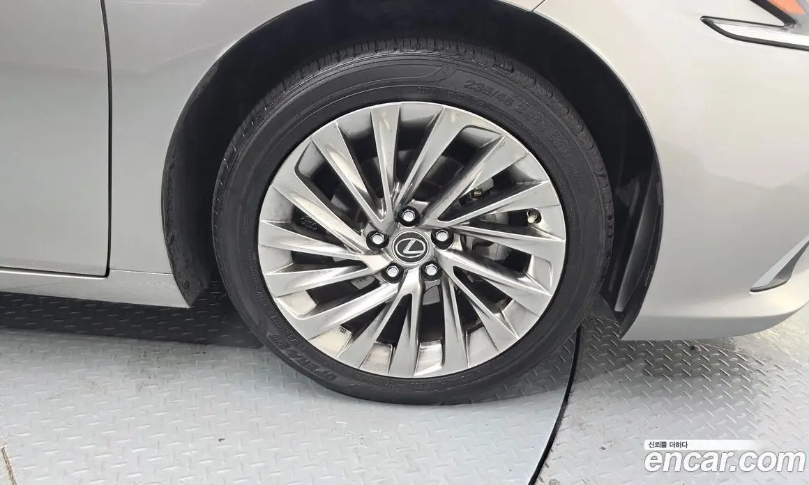 Lexus ES 2021 2.5 автомат (гидро), фото 6