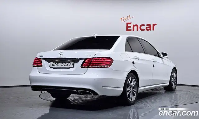 Mercedes-Benz E-Class 2014 2.1 автомат (гидро), миниатюра 2