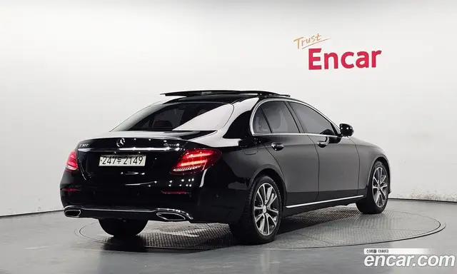 Mercedes-Benz E-Class 2018 2.0 автомат (гидро), миниатюра 2