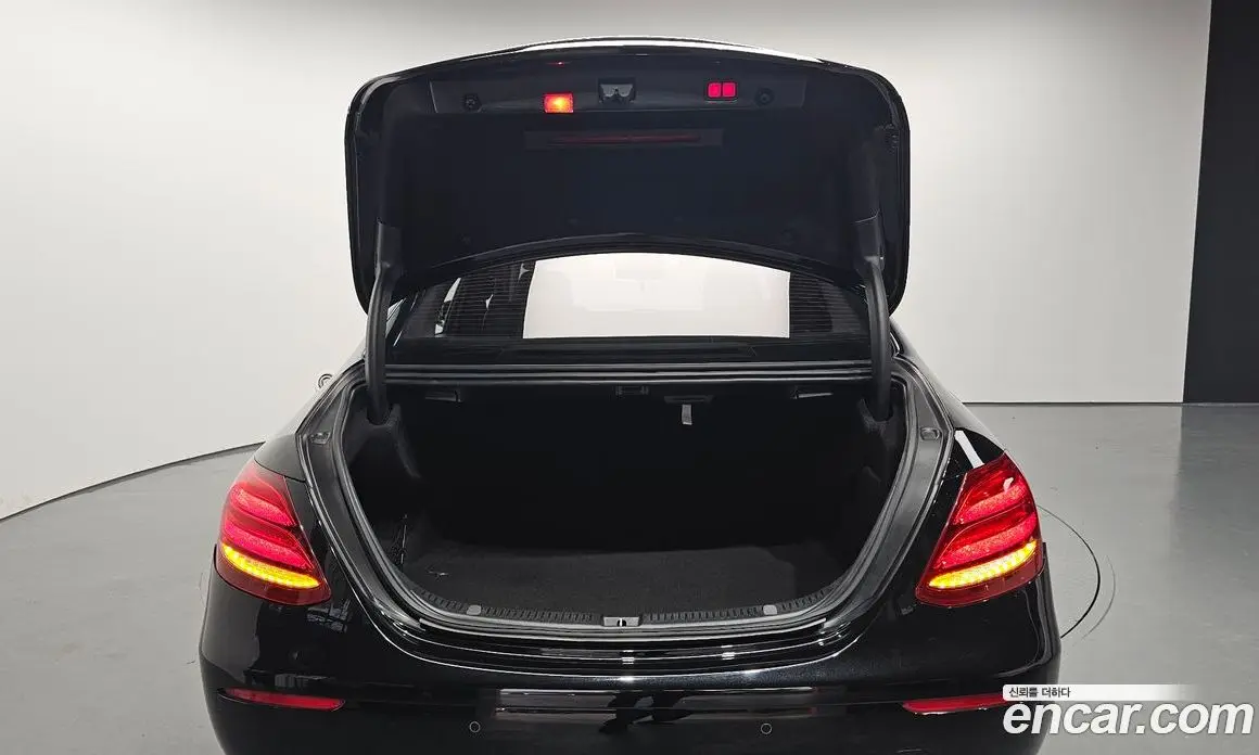 Mercedes-Benz E-Class 2018 2.0 автомат (гидро), фото 26